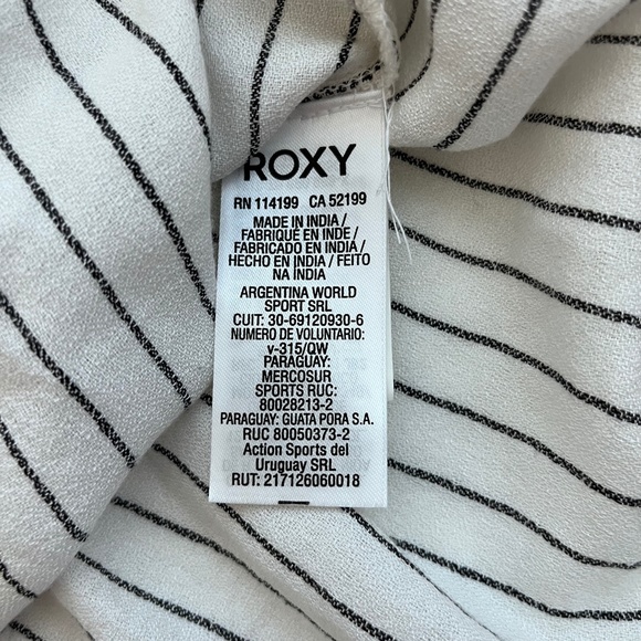 NWT - Roxy V-Neck Short Sleeve Button Front Shirt - Size M - Picture 5 of 8